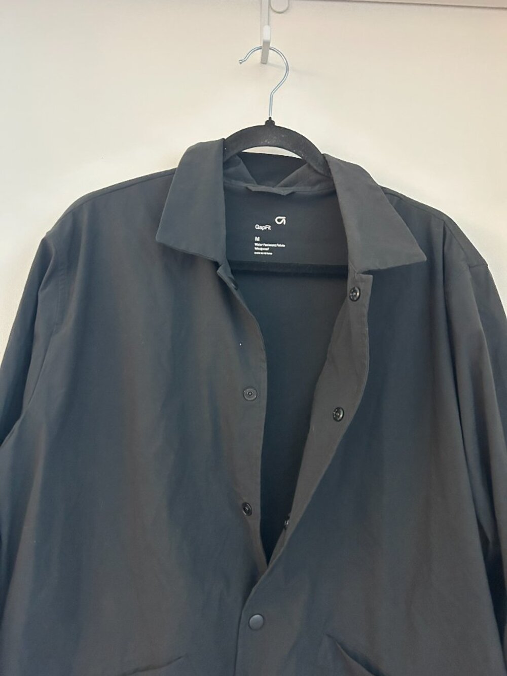 Gap Fit Men's Coach Button Down Jacket in Moonless Night Black Athletic Size M - Picture 5 of 6